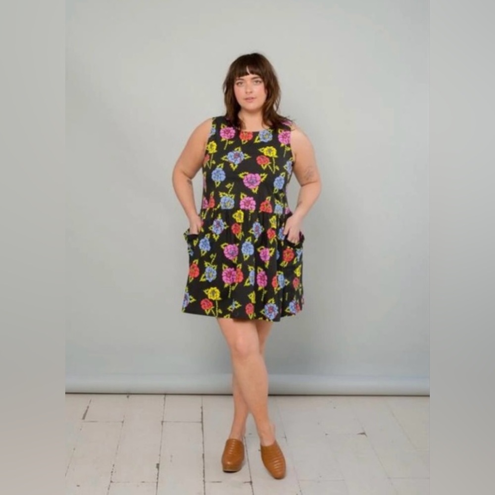 Nooworks Big Pockets Dress is Roses, Size Small